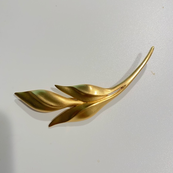 Vintage Jewelry - Vintage leaf brooch